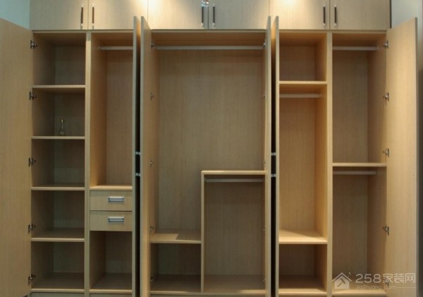 木工制作衣柜VS定制整体衣柜 定制衣柜大盘点